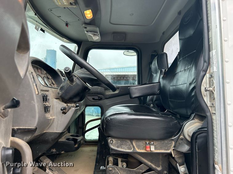 image for item DJ6335 2018 Peterbilt 337  semi truck