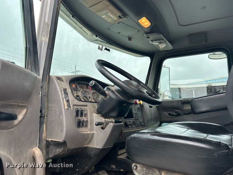 image for item DJ6335 2018 Peterbilt 337  semi truck