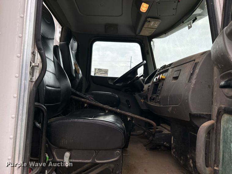 image for item DJ6335 2018 Peterbilt 337  semi truck