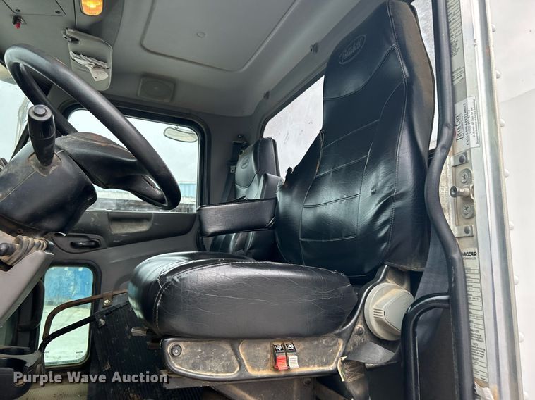 image for item DJ6335 2018 Peterbilt 337  semi truck