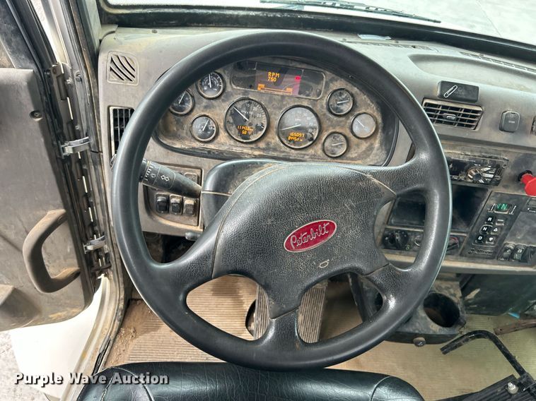 image for item DJ6335 2018 Peterbilt 337  semi truck