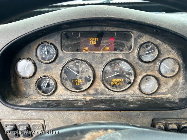 image for item DJ6335 2018 Peterbilt 337  semi truck