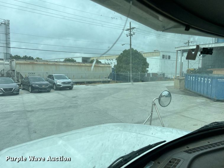 image for item DJ6335 2018 Peterbilt 337  semi truck