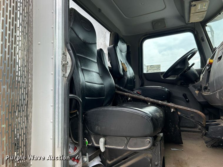 image for item DJ6335 2018 Peterbilt 337  semi truck