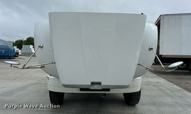 image for item DJ6335 2018 Peterbilt 337  semi truck