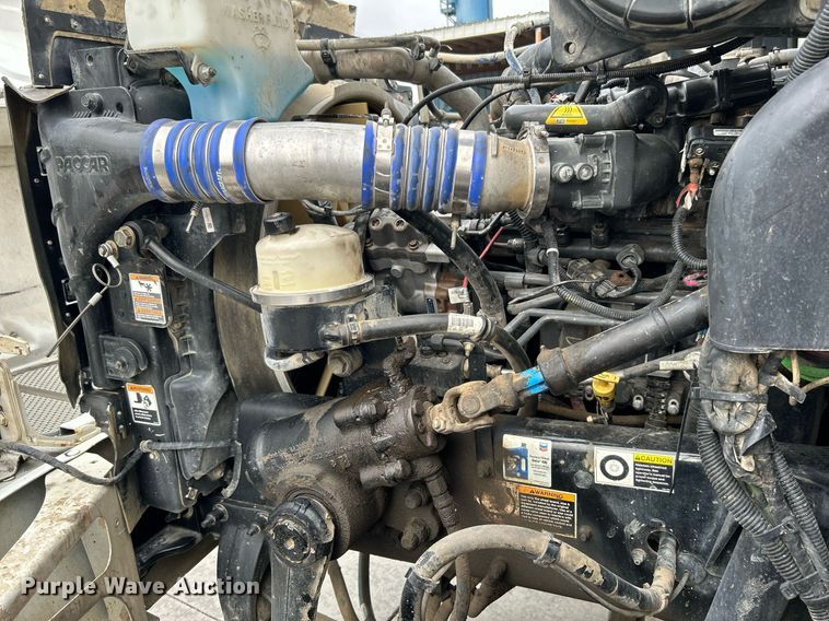 image for item DJ6335 2018 Peterbilt 337  semi truck