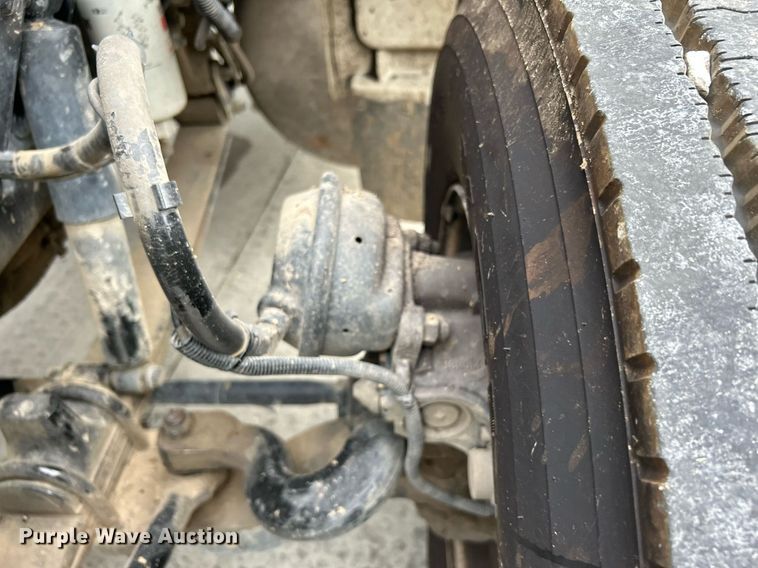 image for item DJ6335 2018 Peterbilt 337  semi truck