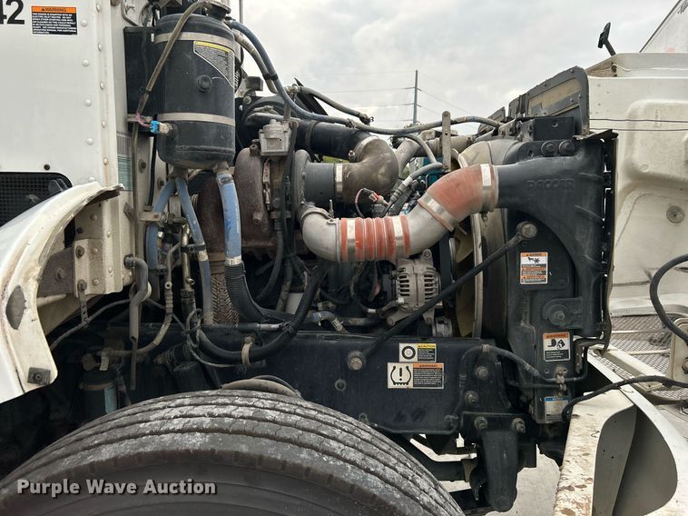 image for item DJ6335 2018 Peterbilt 337  semi truck