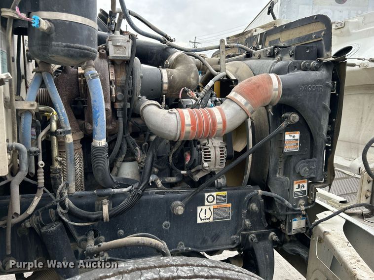 image for item DJ6335 2018 Peterbilt 337  semi truck