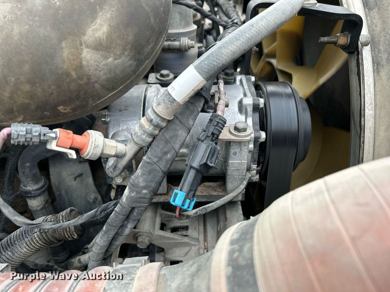 image for item DJ6335 2018 Peterbilt 337  semi truck