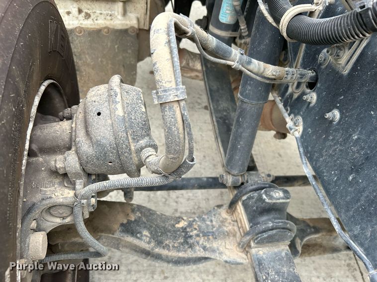 image for item DJ6335 2018 Peterbilt 337  semi truck