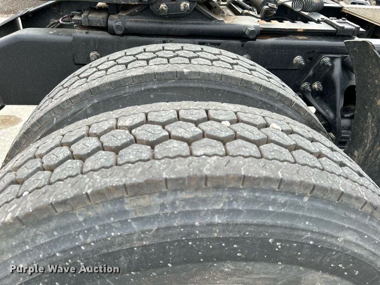 image for item DJ6335 2018 Peterbilt 337  semi truck