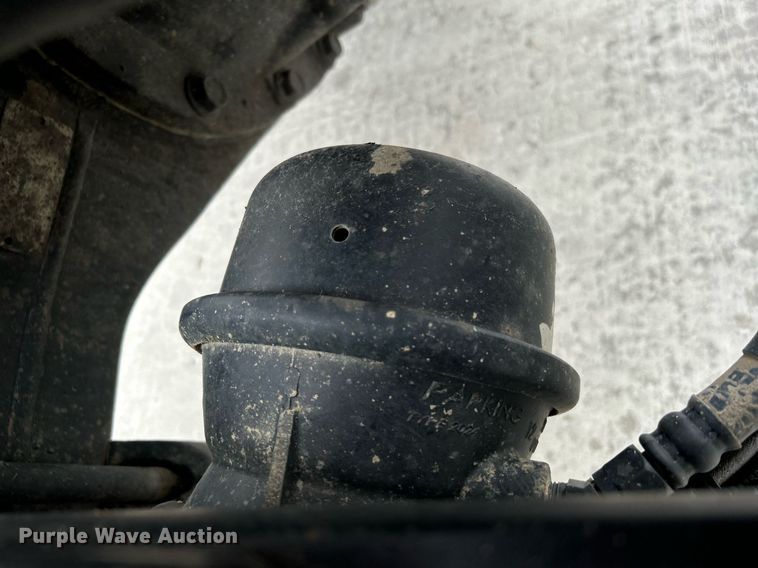 image for item DJ6335 2018 Peterbilt 337  semi truck