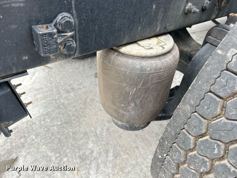 image for item DJ6335 2018 Peterbilt 337  semi truck