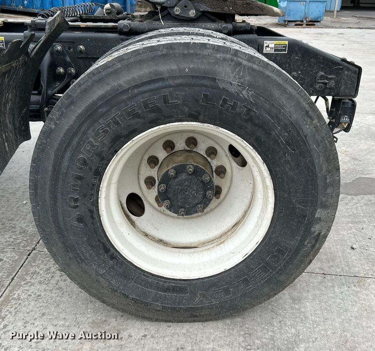 image for item DJ6335 2018 Peterbilt 337  semi truck