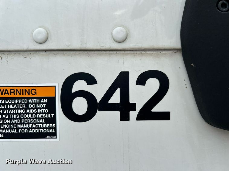 image for item DJ6335 2018 Peterbilt 337  semi truck