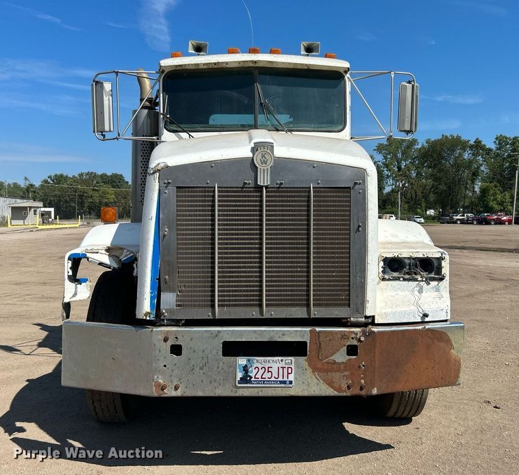 image for item DJ6339 1989 Kenworth T800  truck cab and chassis