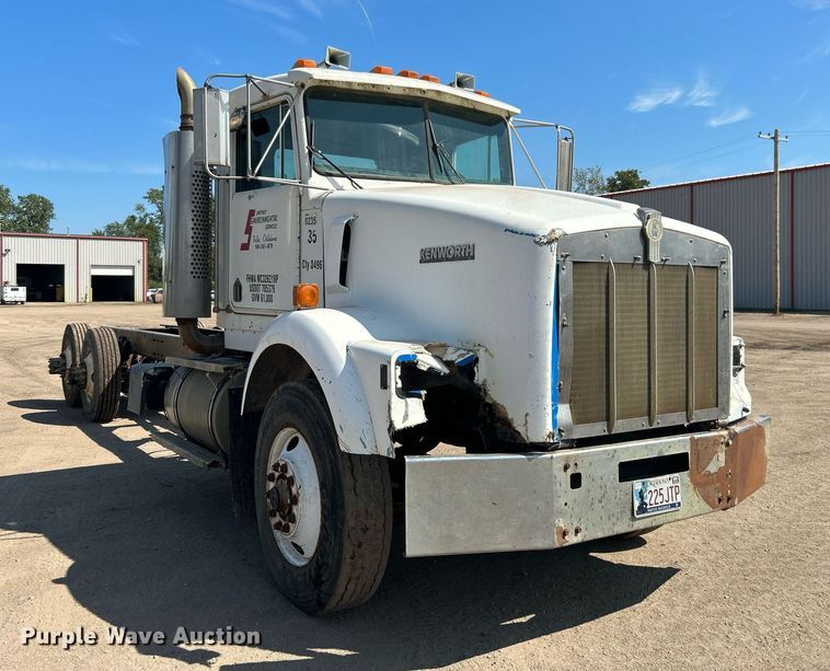 image for item DJ6339 1989 Kenworth T800  truck cab and chassis