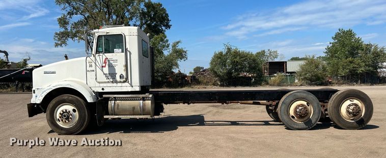 image for item DJ6339 1989 Kenworth T800  truck cab and chassis