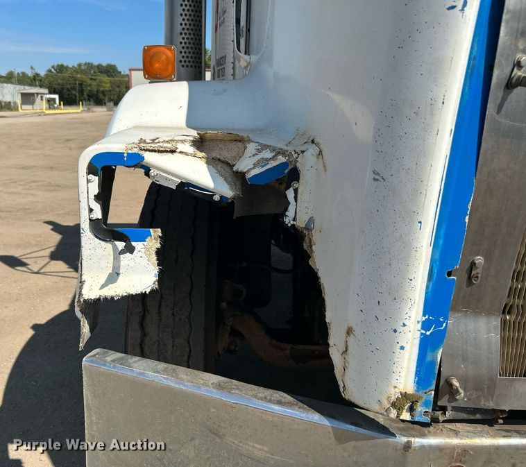 image for item DJ6339 1989 Kenworth T800  truck cab and chassis