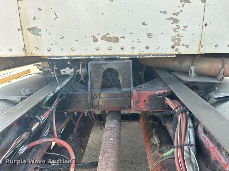 image for item DJ6339 1989 Kenworth T800  truck cab and chassis