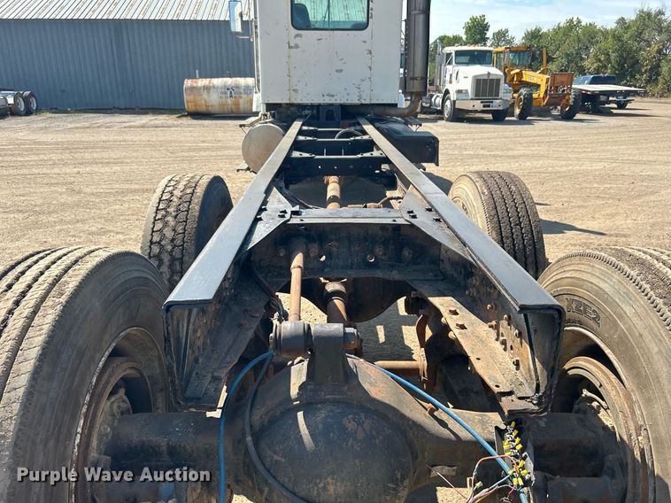 image for item DJ6339 1989 Kenworth T800  truck cab and chassis