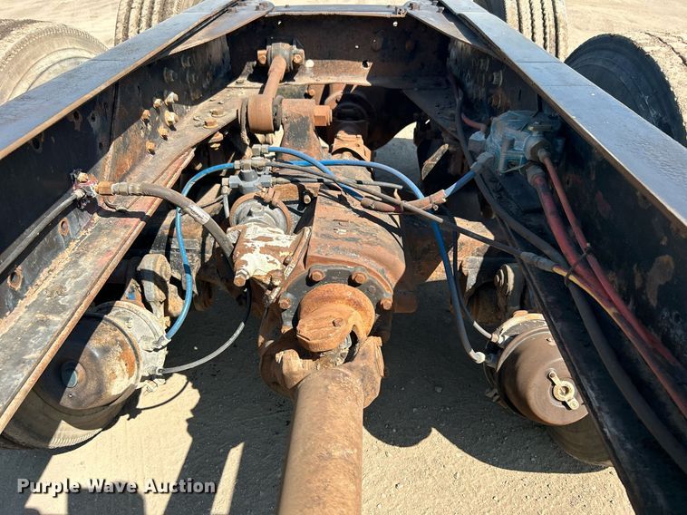 image for item DJ6339 1989 Kenworth T800  truck cab and chassis