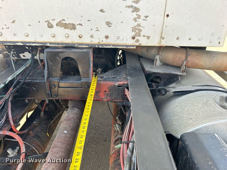 image for item DJ6339 1989 Kenworth T800  truck cab and chassis