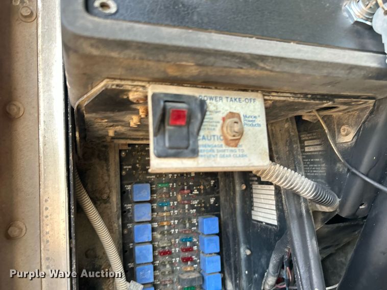 image for item DJ6339 1989 Kenworth T800  truck cab and chassis