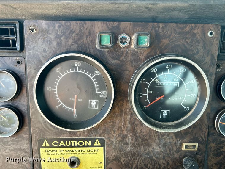 image for item DJ6339 1989 Kenworth T800  truck cab and chassis