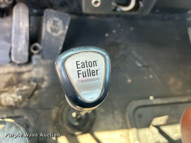 image for item DJ6339 1989 Kenworth T800  truck cab and chassis