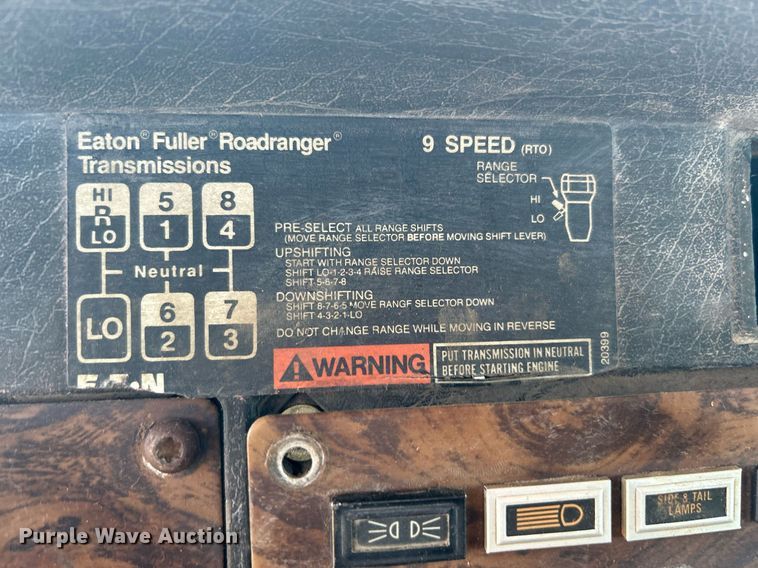 image for item DJ6339 1989 Kenworth T800  truck cab and chassis