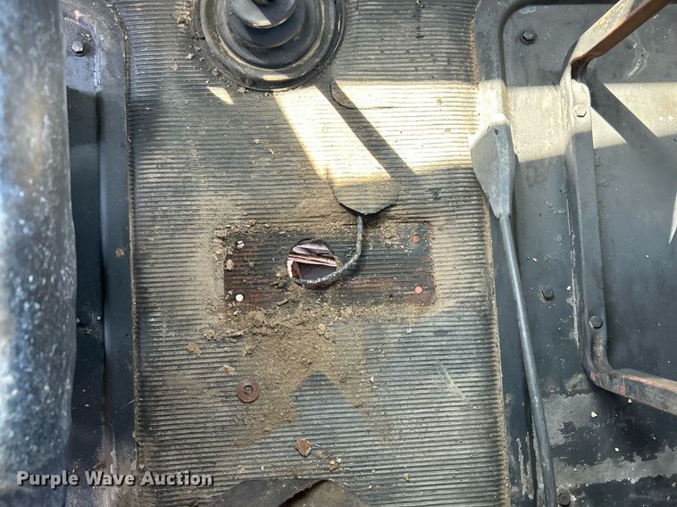 image for item DJ6339 1989 Kenworth T800  truck cab and chassis