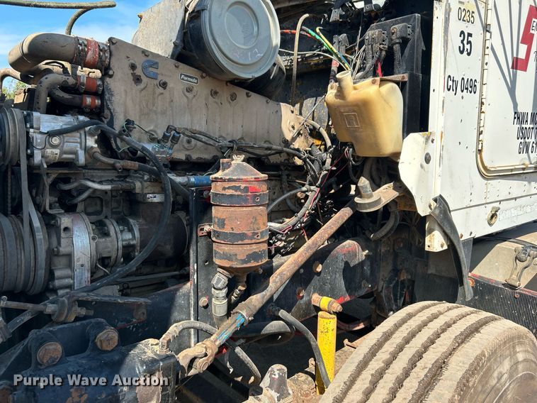 image for item DJ6339 1989 Kenworth T800  truck cab and chassis