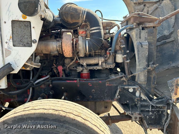 image for item DJ6339 1989 Kenworth T800  truck cab and chassis