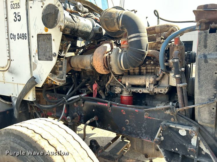 image for item DJ6339 1989 Kenworth T800  truck cab and chassis