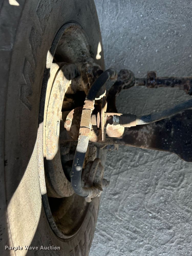 image for item DJ6339 1989 Kenworth T800  truck cab and chassis