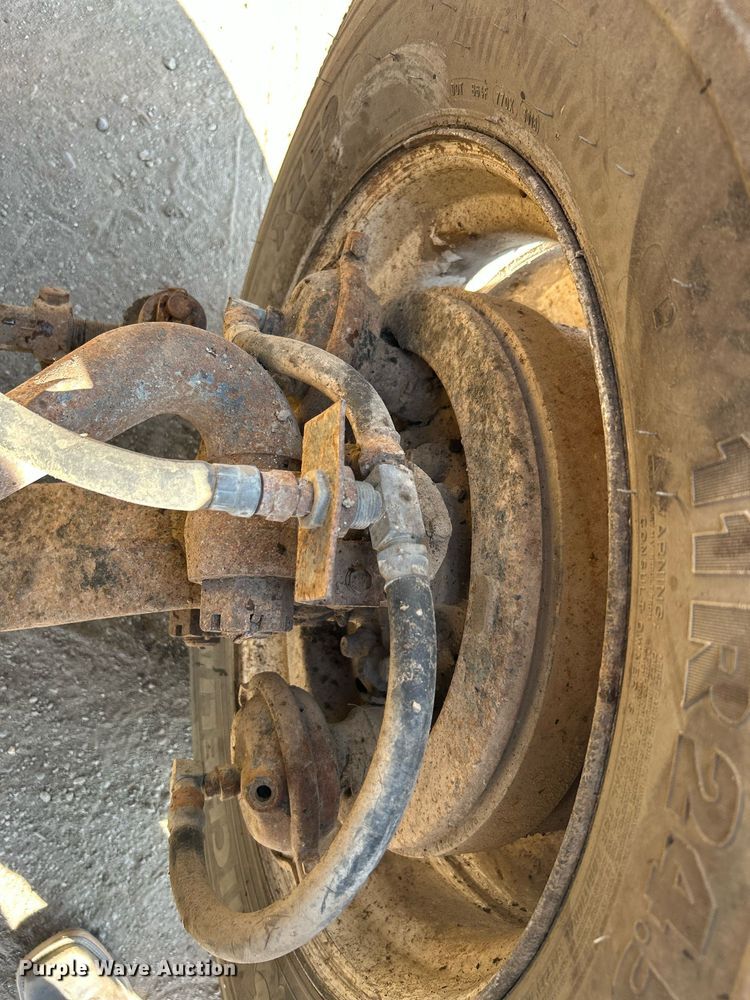 image for item DJ6339 1989 Kenworth T800  truck cab and chassis