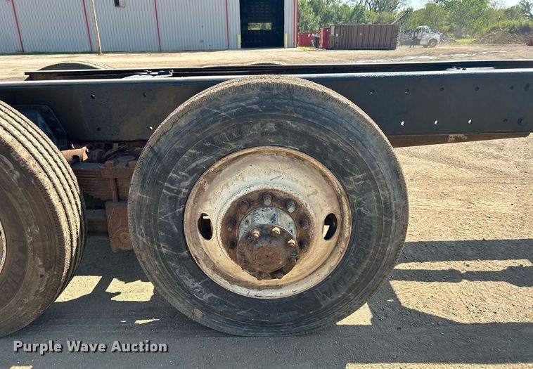 image for item DJ6339 1989 Kenworth T800  truck cab and chassis