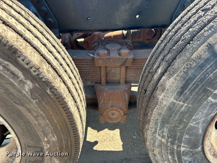 image for item DJ6339 1989 Kenworth T800  truck cab and chassis