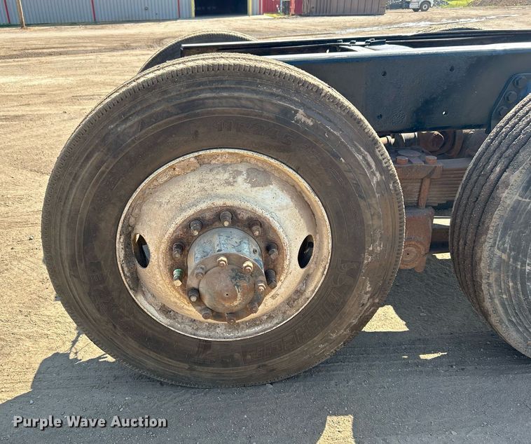 image for item DJ6339 1989 Kenworth T800  truck cab and chassis