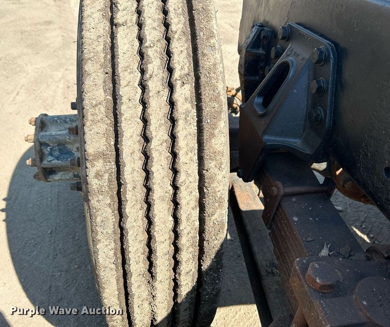 image for item DJ6339 1989 Kenworth T800  truck cab and chassis