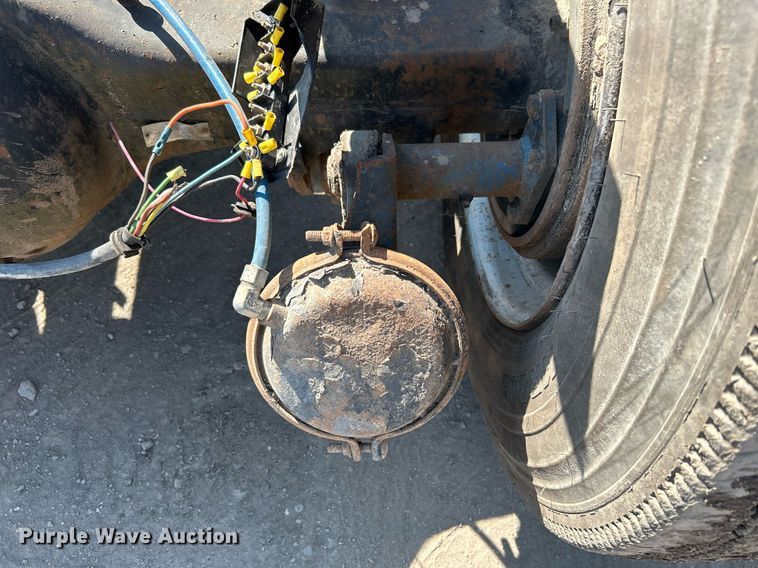 image for item DJ6339 1989 Kenworth T800  truck cab and chassis