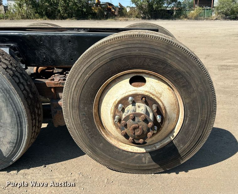 image for item DJ6339 1989 Kenworth T800  truck cab and chassis