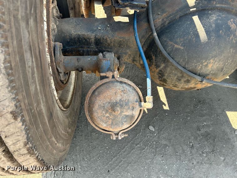 image for item DJ6339 1989 Kenworth T800  truck cab and chassis