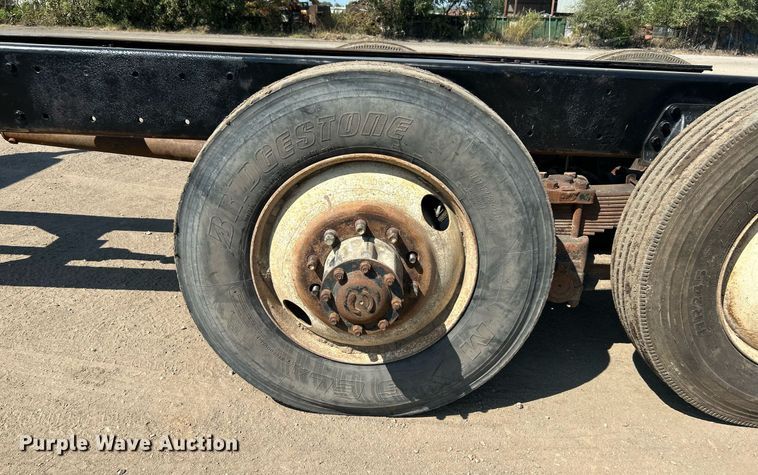 image for item DJ6339 1989 Kenworth T800  truck cab and chassis