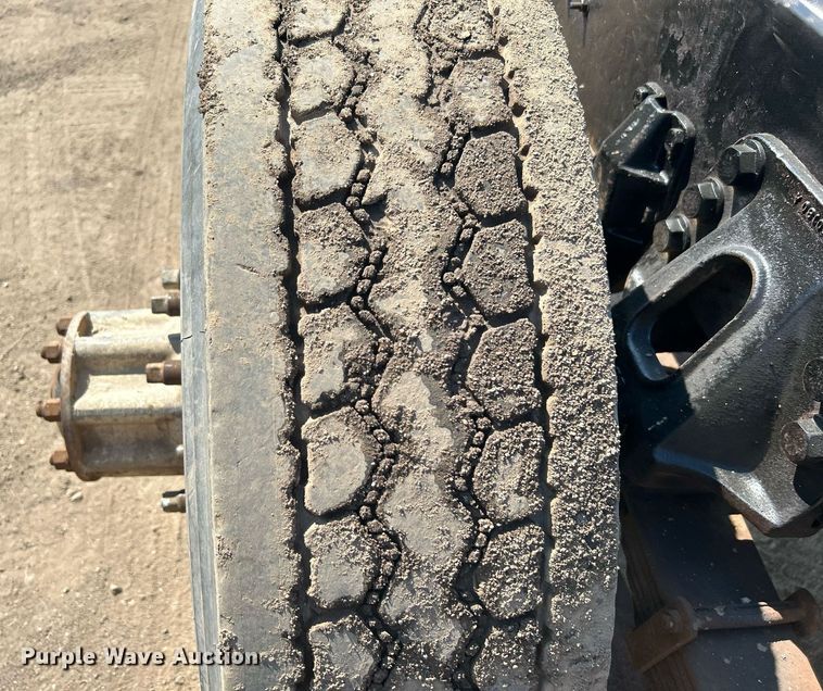 image for item DJ6339 1989 Kenworth T800  truck cab and chassis