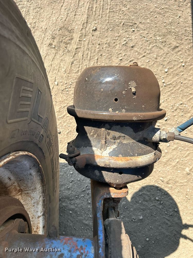 image for item DJ6339 1989 Kenworth T800  truck cab and chassis