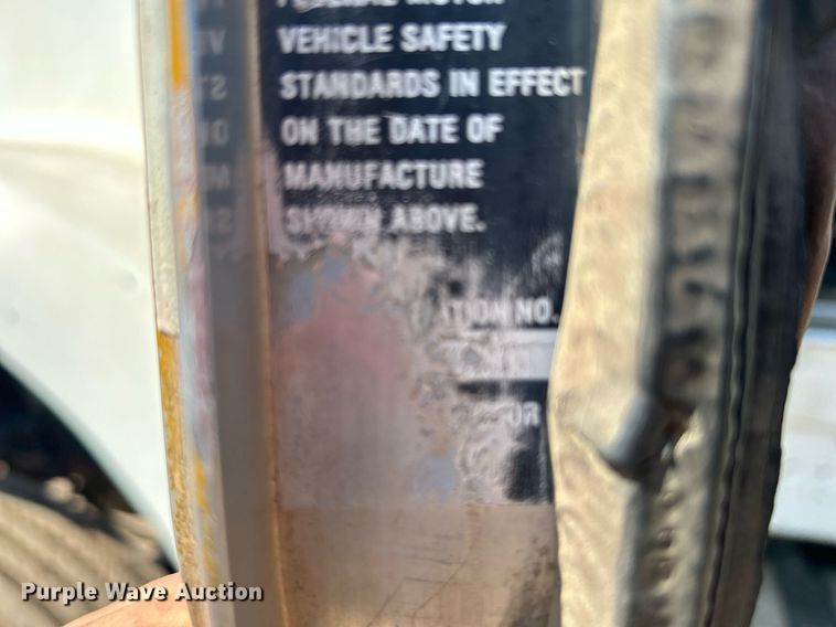 image for item DJ6339 1989 Kenworth T800  truck cab and chassis