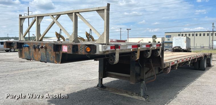 image for item DJ6340 2006 Fontaine  drop deck trailer